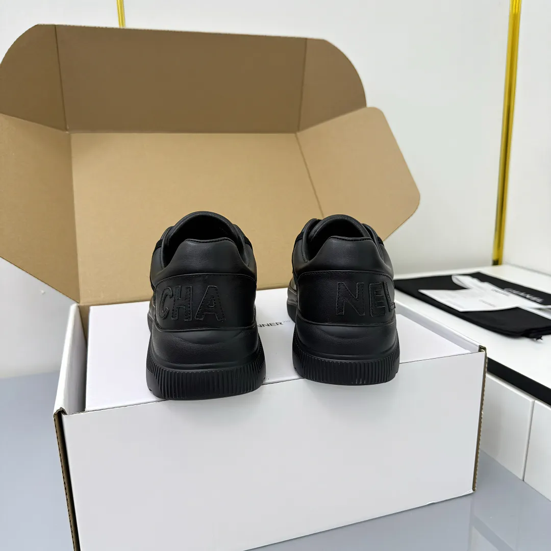 👟👟Ex-factory price 620👟👟 Chanel bread shoes ~ original calfskin panda shoes Chanel 25C latest hot style panda black and white sports shoes casual sneakers Xiaoxiang hot item classic black and white panda color coco girls must pay Fabric: original custom mixed sheepskin lining: original imported breathable mesh lining outsole: Original molded rubber + TPU combination Size: Women's 35-41